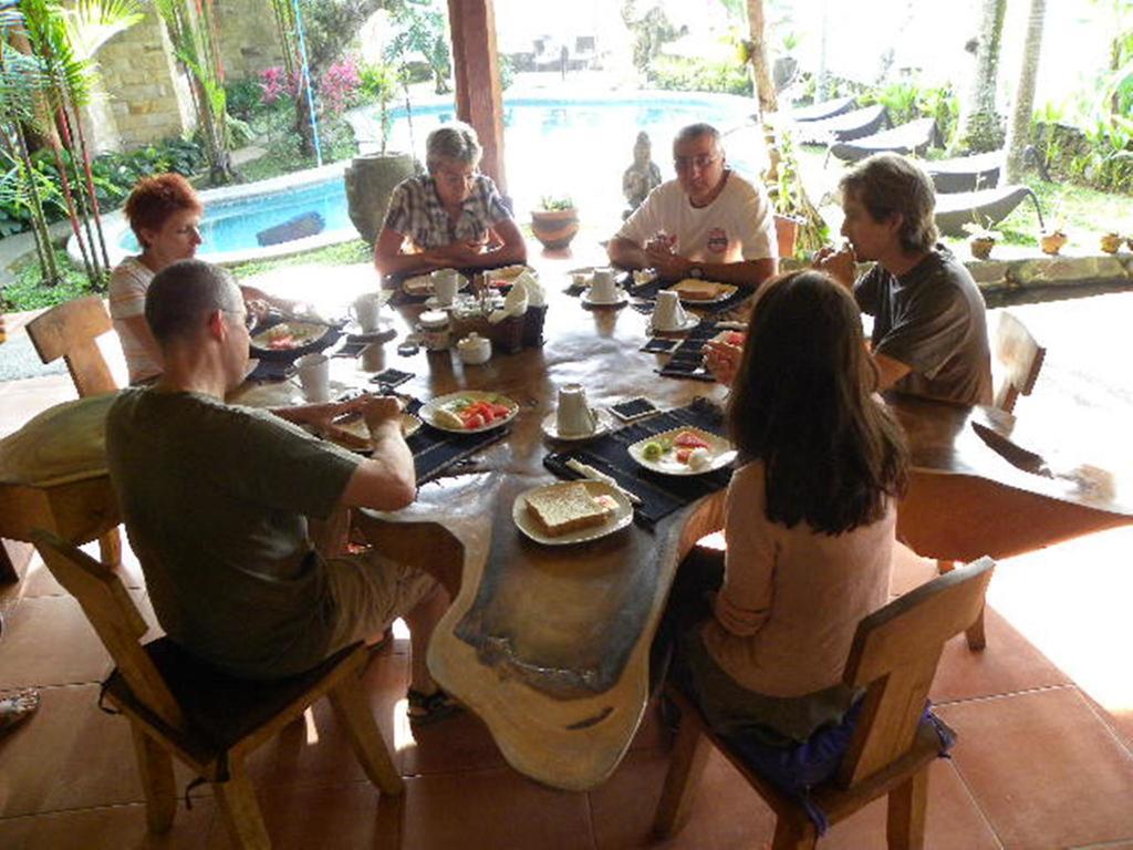 Saudara Home Ubud Экстерьер фото
