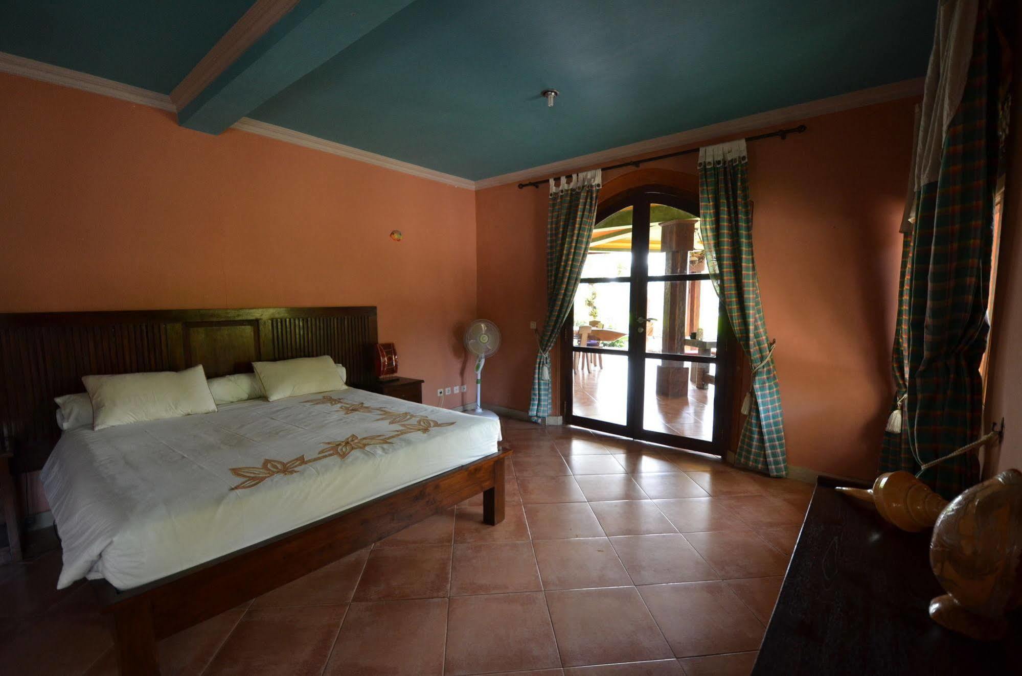 Saudara Home Ubud Экстерьер фото